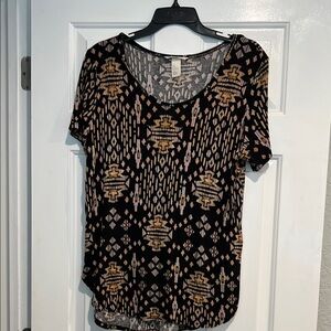 H&M Tan Short Sleeve T-Shirt with Geometric Pattern